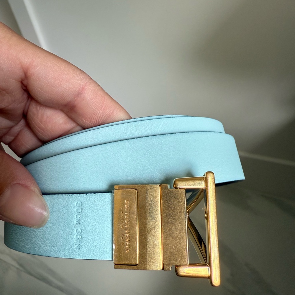 Bottega  Veneta  Elegant Blue Leather Belt with Gold Buckle